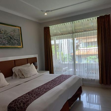 The Taman Ayu Hotel Seminyak Buitenkant foto
