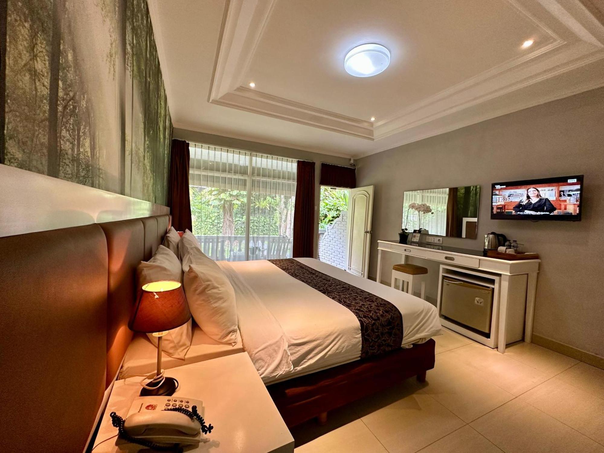 The Taman Ayu Hotel Seminyak Buitenkant foto