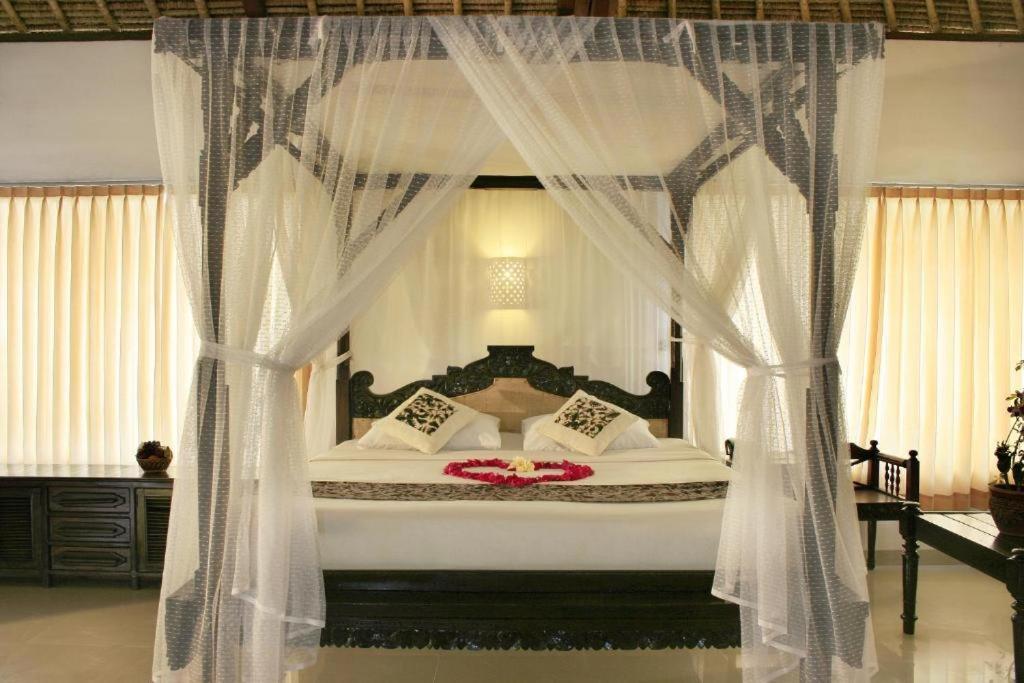 The Taman Ayu Hotel Seminyak Buitenkant foto