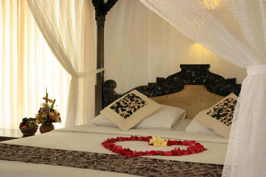 The Taman Ayu Hotel Seminyak Buitenkant foto