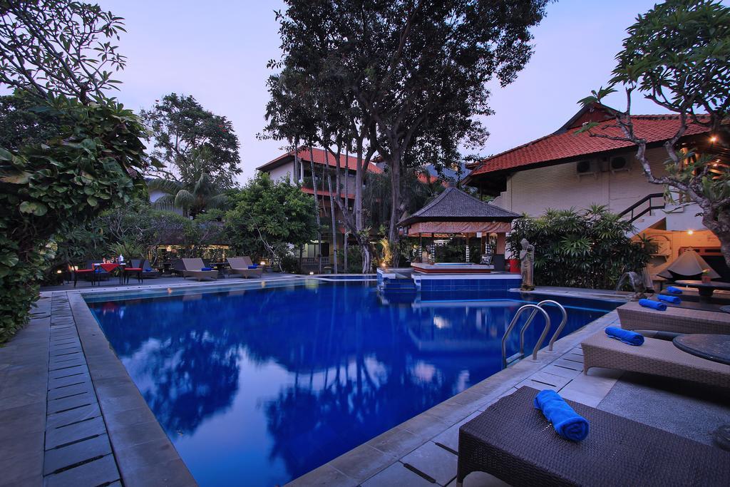 The Taman Ayu Hotel Seminyak Buitenkant foto