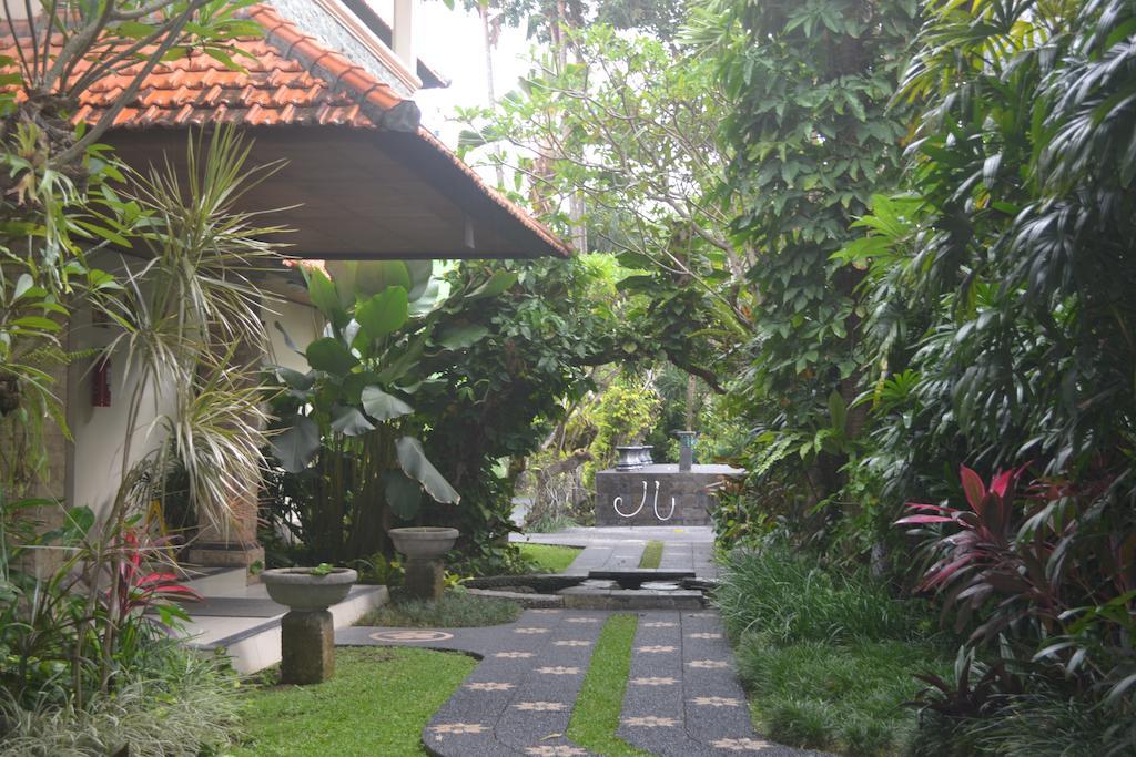 The Taman Ayu Hotel Seminyak Buitenkant foto